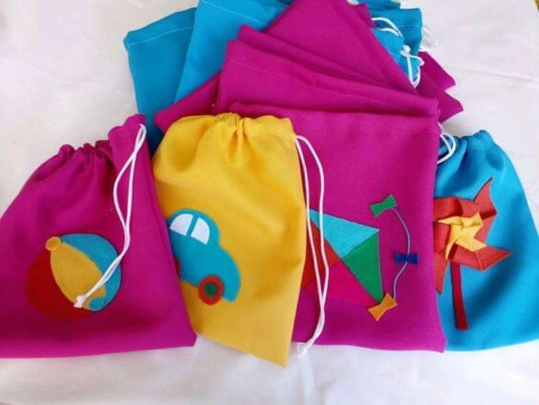 5. Saquinho surpresa colorido &ndash; Via: Pinterest