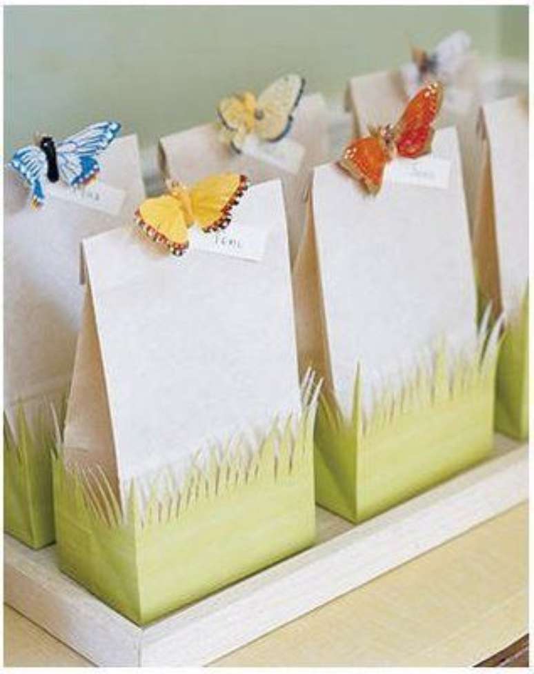 46. Saquinho surpresa com borboletas na decora&ccedil;&atilde;o &ndash; via: A m&atilde;e coruja