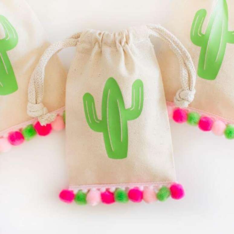 47. Voc&ecirc; mesmo pode fazer um lindo saquinho de surpresa &ndash; Via: Pinterest