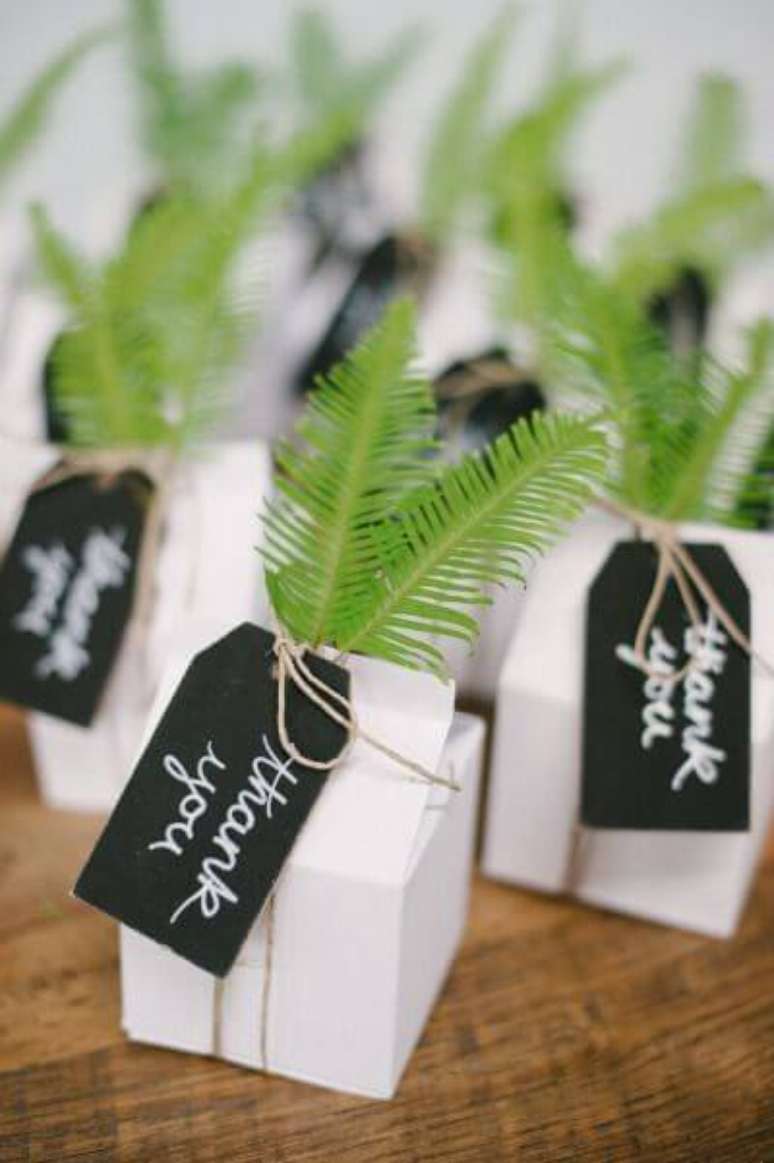 52. Saquinho surpresa decorado com plantas &ndash; Via: Pinterest