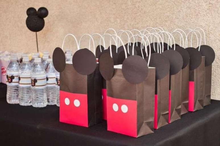 6. Saquinho surpresa do mickey para festa infantil &ndash; Via: Pinterest