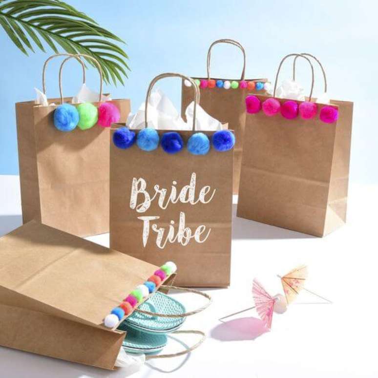 61. Saquinho surpresa na festa da piscina &ndash; Via: Pinterest