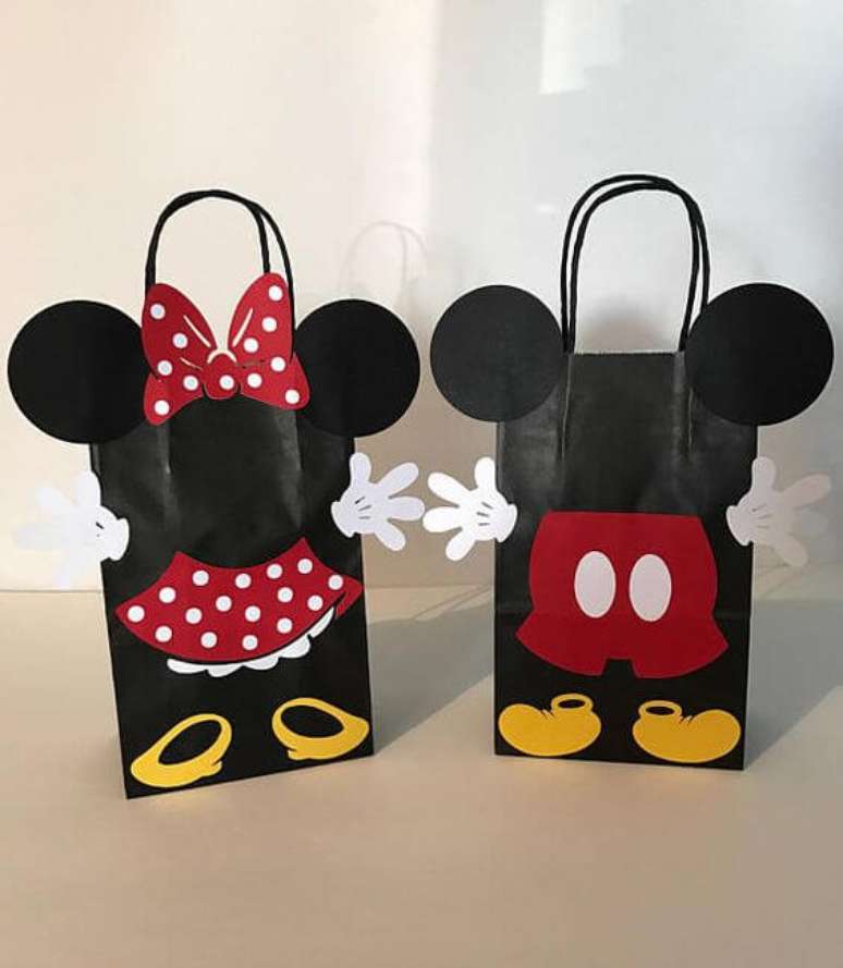 14. Saquinho surpresa mickey e minnie &ndash; Via: Pinterest