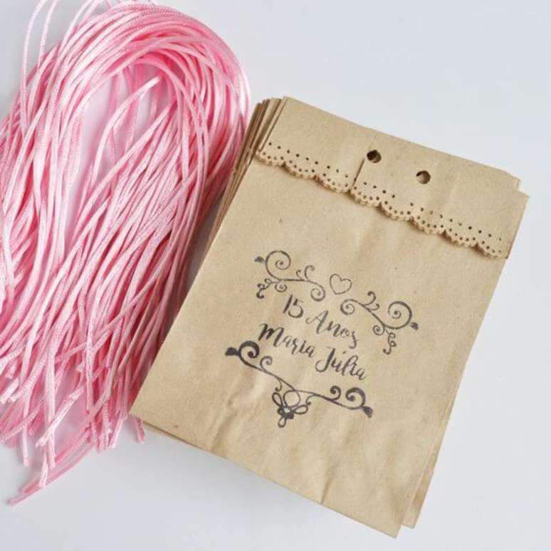 18. Saquinho surpresa para festa de 15 anos &ndash; Via: Pinterest