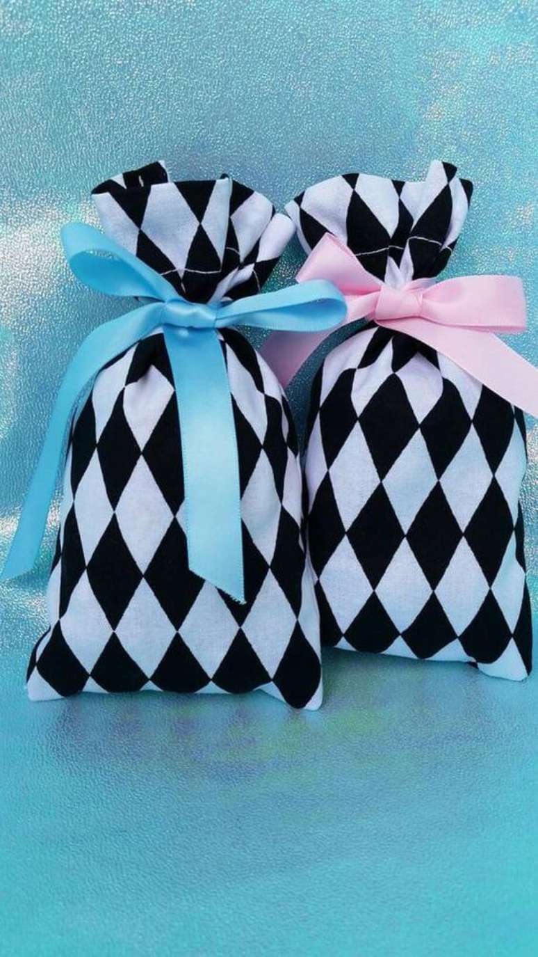 28. Saquinho surpresa preto e branco &ndash; Via: Pinterest