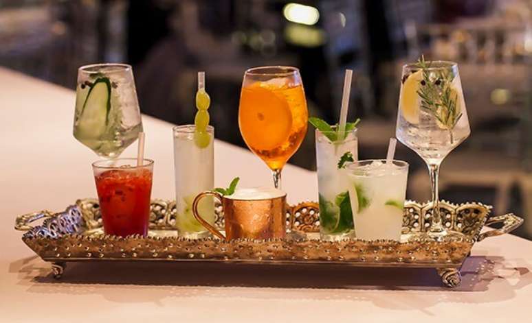 14. Sirva os drinks em diferentes copos. Fonte: Pinterest