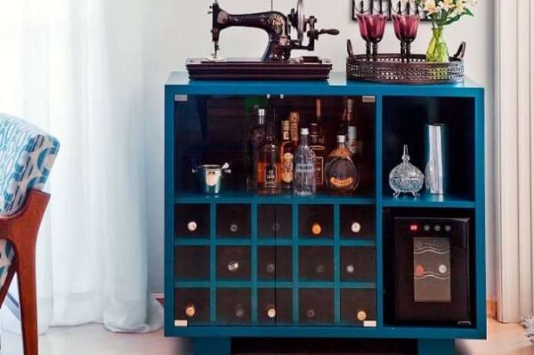 12. Sugest&atilde;o de m&oacute;vel para organizar suas garrafas em casa. Fonte: Pinterest