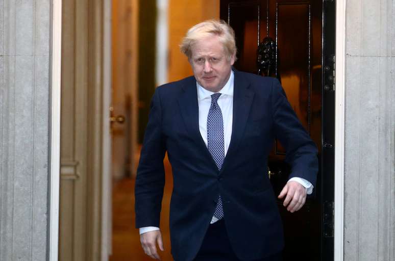 Premiê Boris Johnson em frente a 10 Downing Street  30/4/2020 REUTERS/Hannah McKay