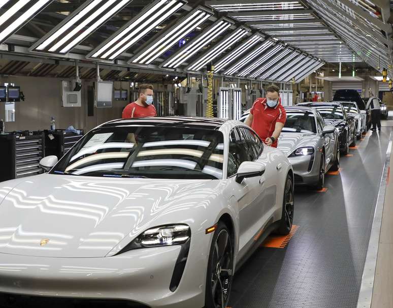 Um abrangente catálogo de medidas foi criado para as fábricas da Porsche em Zuffenhausen e Leipzig.