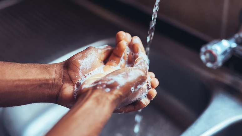 Com o aumento dos casos de coronavírus, a OMS e outras organizações de saúde enfatizaram mais uma vez a importância da lavagem das mãos e como fazê-lo corretamente