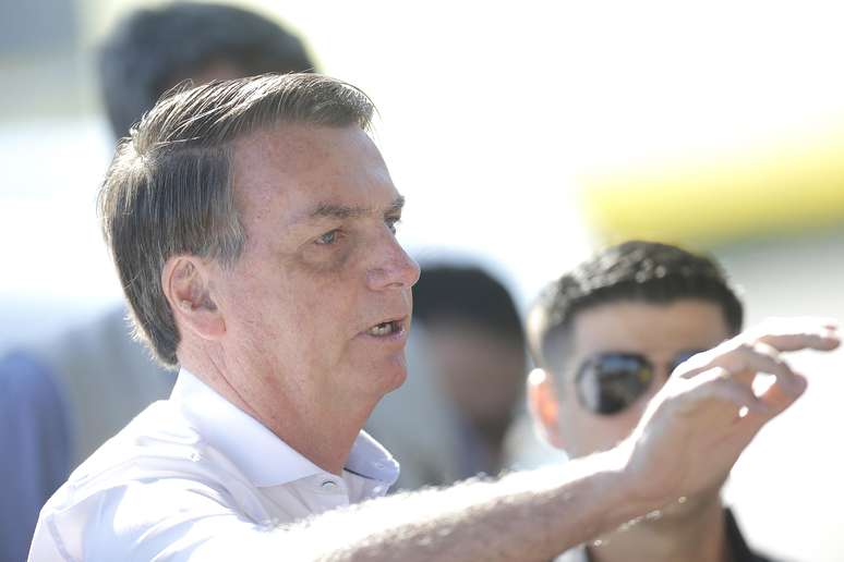 Bolsonaro diz que pede a Deus &#034;para não ter problemas esta semana&#034;, pois &#034;chegou no limite&#034;