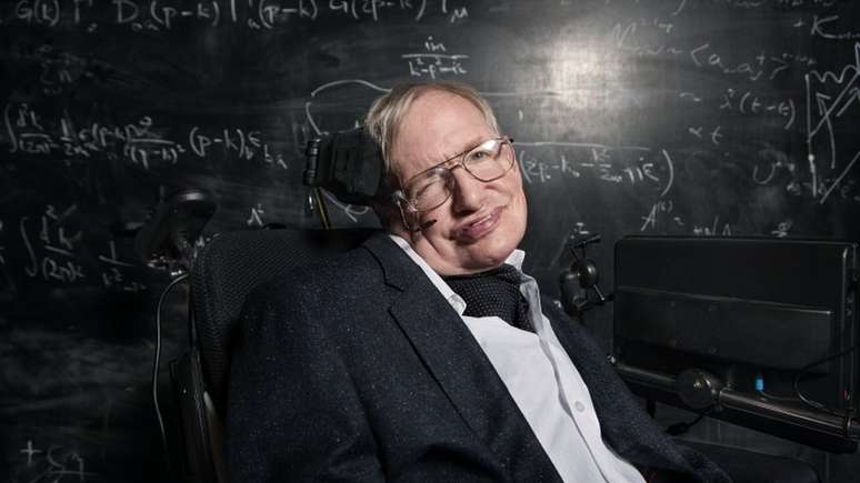 Teorias de cientistas como Einstein e Stephen Hawking ajudaram a prever o fenômeno