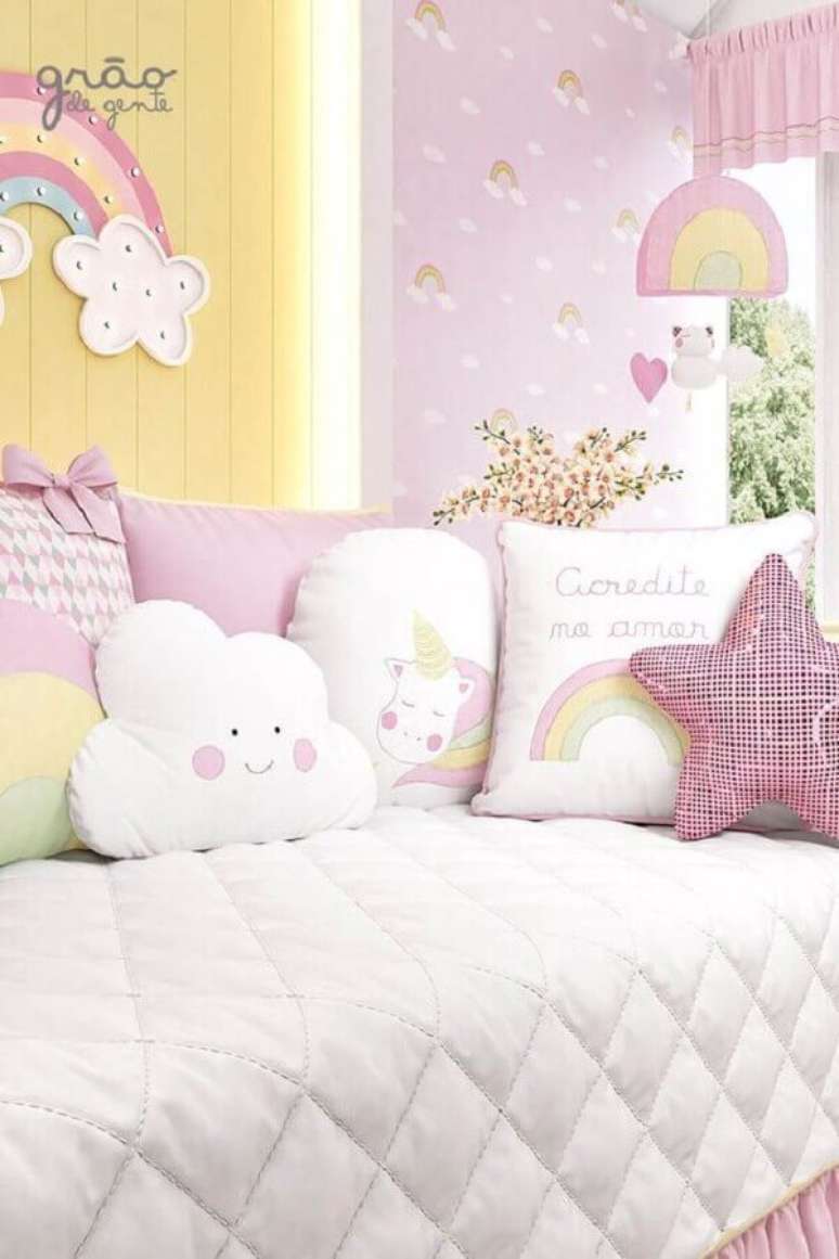 18. Almofadas decorativas para quarto de menina unicórnio rosa e amarelo – Foto: Grão de Gente
