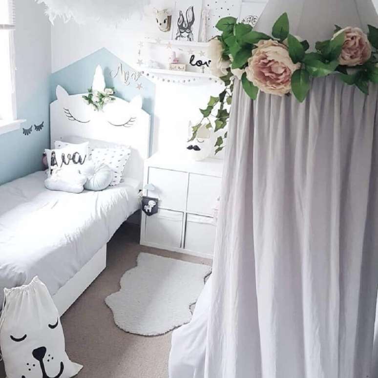 22. Decoração clean para quarto do unicórnio azul e branco – Foto: Crafted Pine