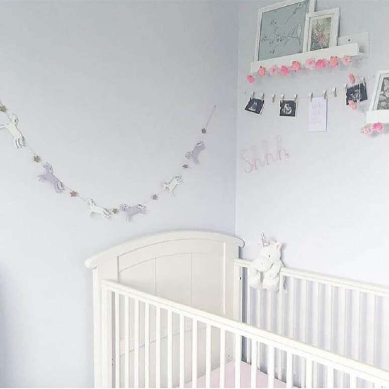 34. Decoração simples para quarto de bebê unicórnio – Foto: The Fugral Family