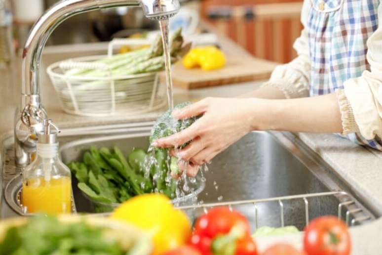 Guia da Cozinha - Saiba quando se deve ou não lavar os alimentos