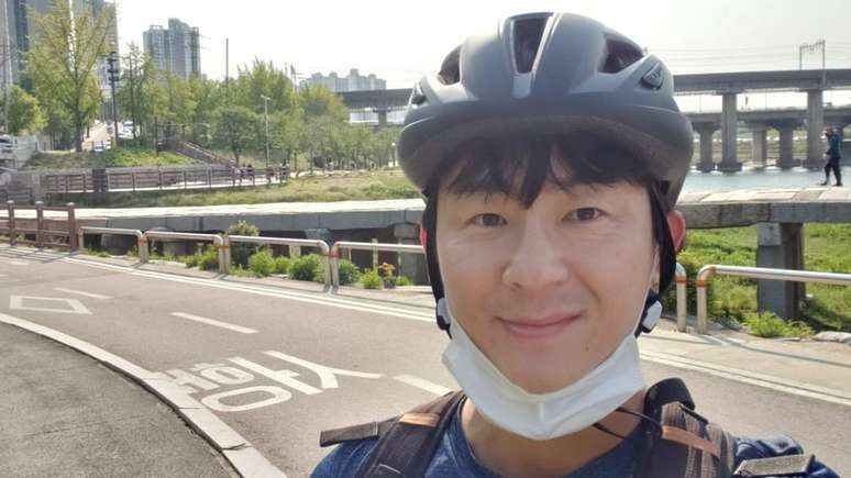 Comerciante diz que população aceita abrir mão de um pouco de privacidade para combater um vírus