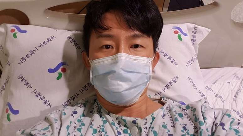 Ho teve pneumonia e só recebeu alta depois do fim dos sintomas e dois testes negativos consecutivos