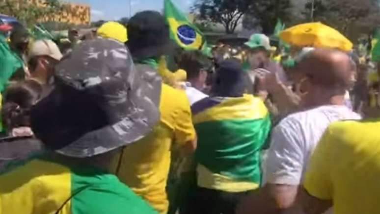 Fot&oacute;grafo do Estad&atilde;o Dida Sampaio &eacute; agredido com chute e soco no est&ocirc;mago e deixa o local sob escolta da PM &nbsp;