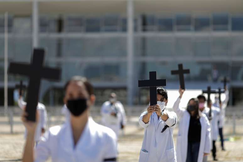 Enfermeiras durante ato silencioso em Brasília
01/05/2020
REUTERS/Ueslei Marcelino