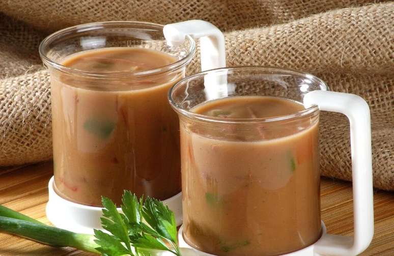 Guia da Cozinha - 11 receitas de caldo de feij&atilde;o para provar nos dias frios