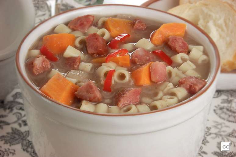 Guia da Cozinha - 11 receitas de caldo de feij&atilde;o para provar nos dias frios
