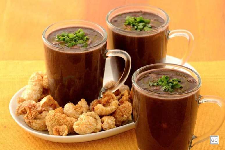 Guia da Cozinha - 11 receitas de caldo de feij&atilde;o para provar nos dias frios