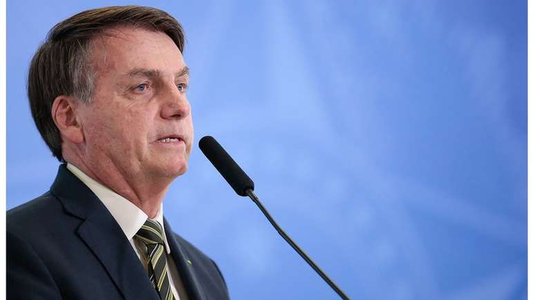 Presidente Jair Bolsonaro afirma ter o apoio das Forças Armadas; Ministério da Defesa declara ter compromisso com a Constituição