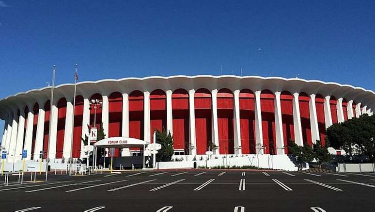 Los Angeles Clippers concretizou a compra do Forum de Inglewood