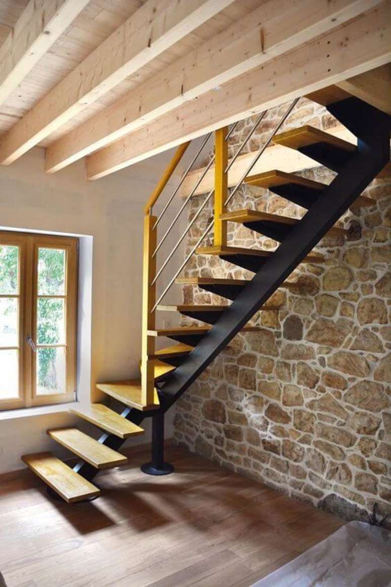13. Escada vazada na casa moderna – Via: Pinterest