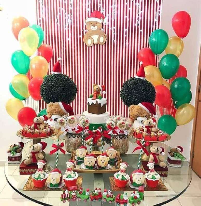 36. O Natal tamb&eacute;m &eacute; uma boa ideia de temas de mesvers&aacute;rio &ndash; Foto: C&eacute;u de Borboletas