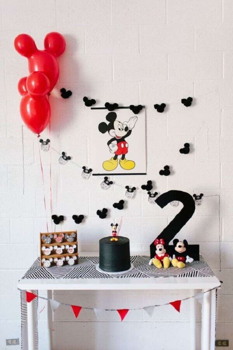 45. Decora&ccedil;&atilde;o simples para festa do Mickey como ideias de tema para mesvers&aacute;rio &ndash; Foto: A Minha Festinha