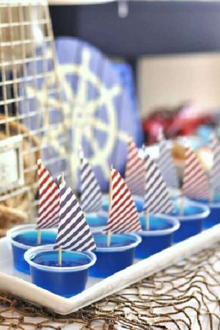 47. Doces decorados para tema de mesvers&aacute;rio menino marinheiro &ndash; Foto: Pinterest