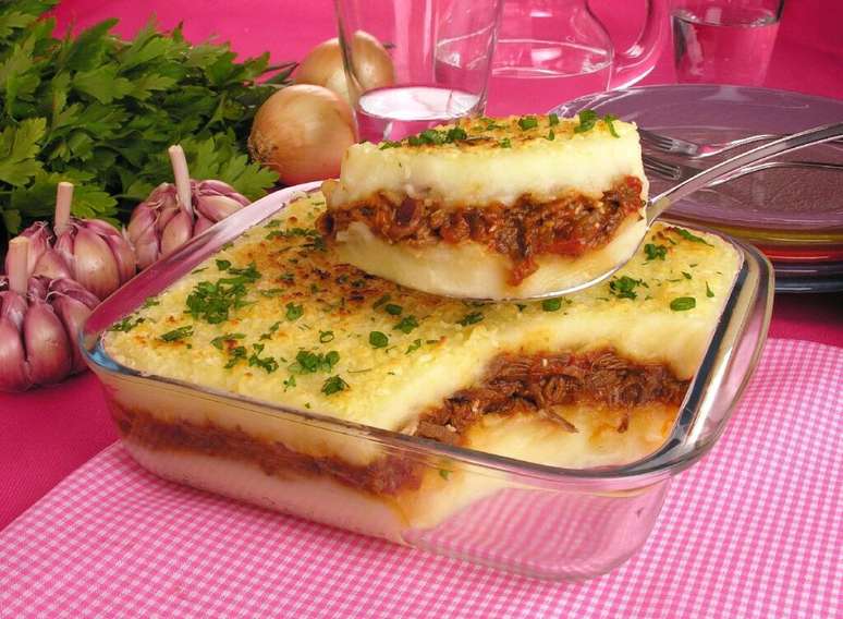 Guia da Cozinha - 11 receitas de escondidinho que v&atilde;o surpreender toda a fam&iacute;lia