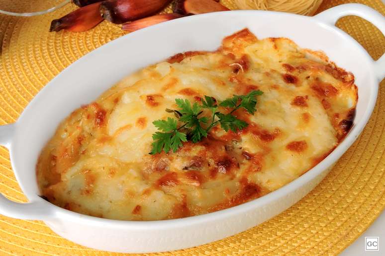 Guia da Cozinha - 11 receitas de escondidinho que v&atilde;o surpreender toda a fam&iacute;lia