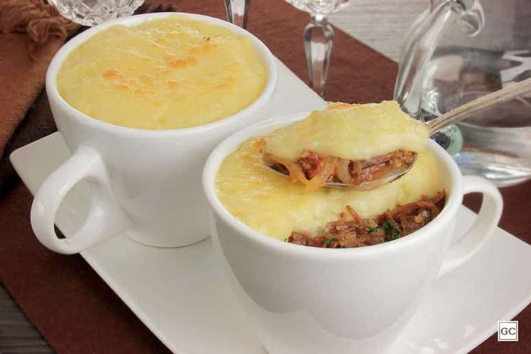 Guia da Cozinha - 11 receitas de escondidinho que v&atilde;o surpreender toda a fam&iacute;lia