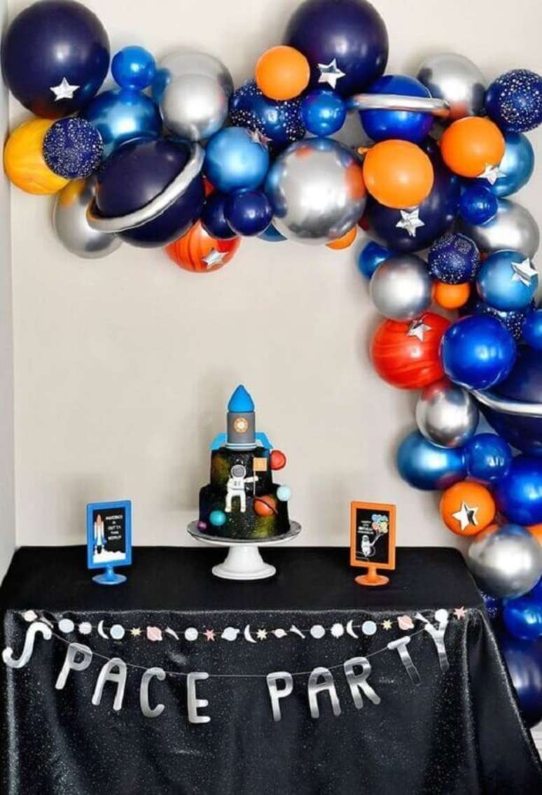 11. Linda decoração de festa astronauta como temas de mesversário – Foto: A Revista da Mulher