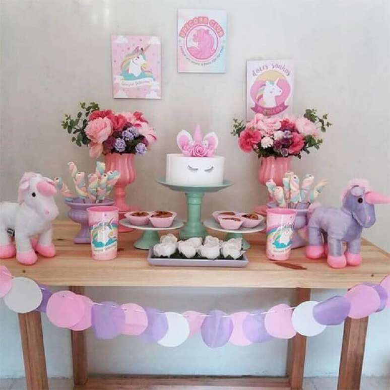 2. A festa unic&oacute;rnio &eacute; um &oacute;timo tema de mesvers&aacute;rio menina &ndash; Foto: E-Roupas de Beb&ecirc;