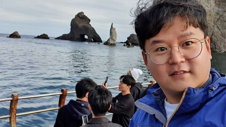 Quinze anos atr&aacute;s, Kim trabalhava no setor editorial; nas horas vagas, atuava como volunt&aacute;rio e centro de reassentamento para desertores norte-coreanos