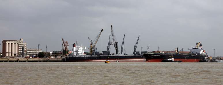 Vista do porto de Itaqui, em S&atilde;o Lu&iacute;s (MA) 
09/12/2011
REUTERS/Paulo Whitaker