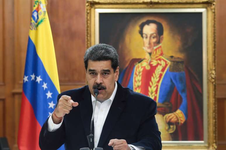 Maduro participa de reunião no Palácio Miraflores, em Caracas
 4/5/2020Miraflores Palace/via REUTERS 