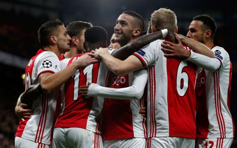 Ajax terminou Eredivisie em primeiro lugar, mas não foi campeão (Foto: Adrian DENNIS / AFP)