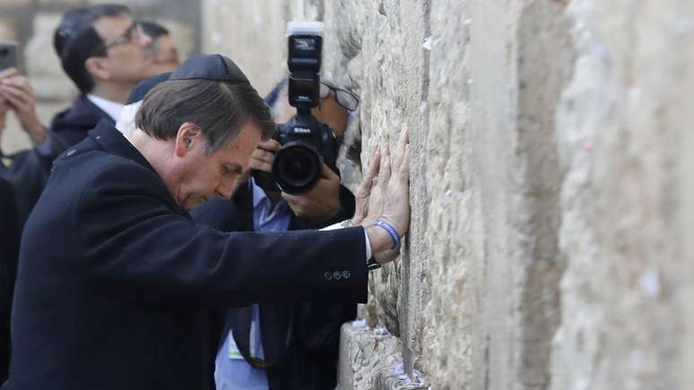 Bolsonaro no Muro das Lamentaçõe, ele fez visita a Israel em abril de 2019