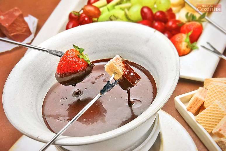 Guia da Cozinha - 7 Receitas de fondue de chocolate para o fim de semana