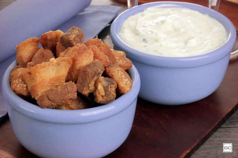 Guia da Cozinha - 7 receitas de fondue de queijo irresist&iacute;veis para te aquecer no inverno