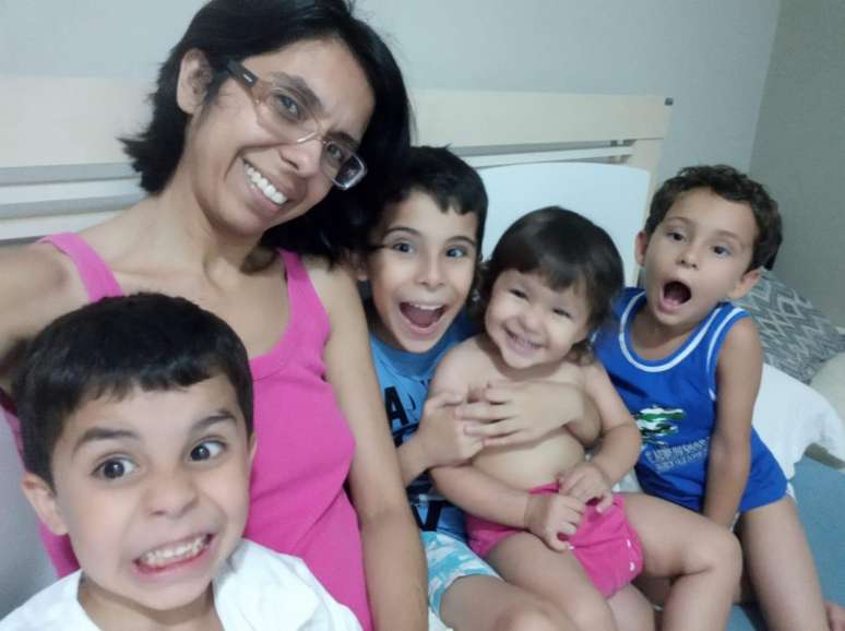 Aline com os filhos Miguel, Mariano, do Matias e Miriam