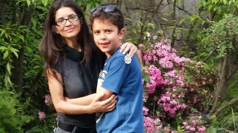 Daniele diz que ca&ccedil;ula sonha em reencontrar o irm&atilde;o: "Um dos meus maiores sonhos &eacute; poder abra&ccedil;ar os meus dois filhos", diz a artes&atilde;