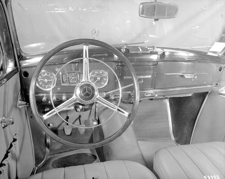 Ao longo do tempo, os volante foram ganhando mais equipamentos de controle do carro.