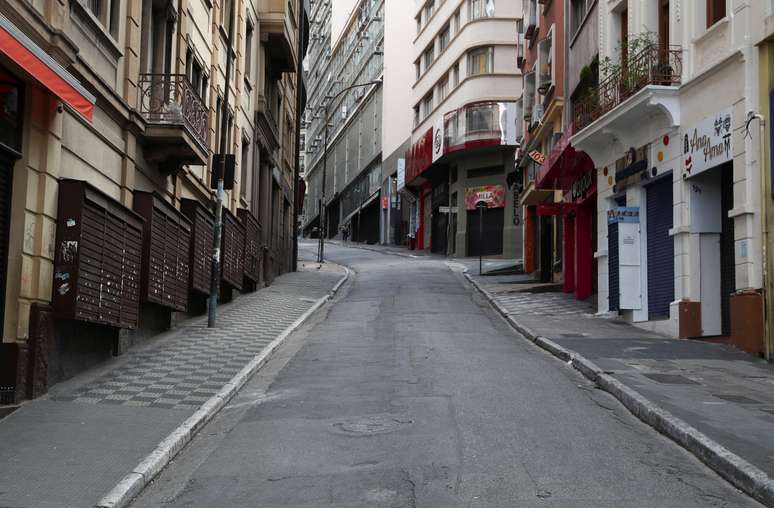 Ruas vazias e comércios fechados no centro de São Paulo (SP) em meio à pandemia de coronavírus 
24/03/2020
REUTERS/Amanda Perobelli