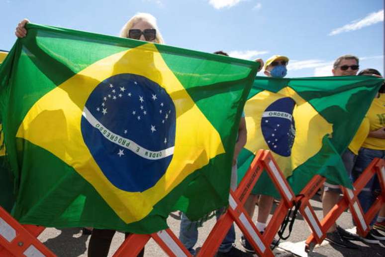 Apoiadores de Bolsonaro fazem protesto pelo voto impresso
